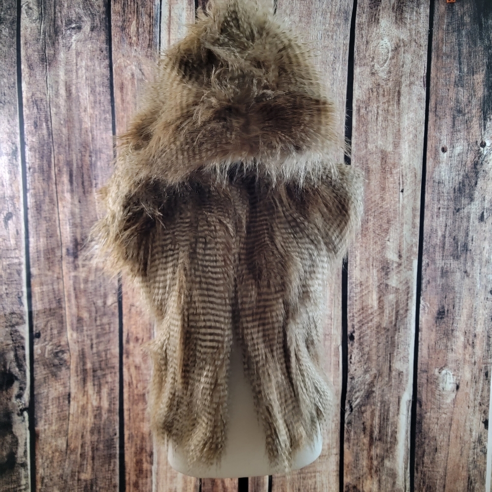 NWT BCBG Generation Sz XS Hooded Faux Fur Vest